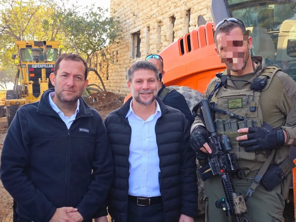 שר האוצר סמוטריץ' וראש מועצת שומרון יוסי דגן בביקור בשא-נור לקראת הקמת הבסיס הצבאי במקום