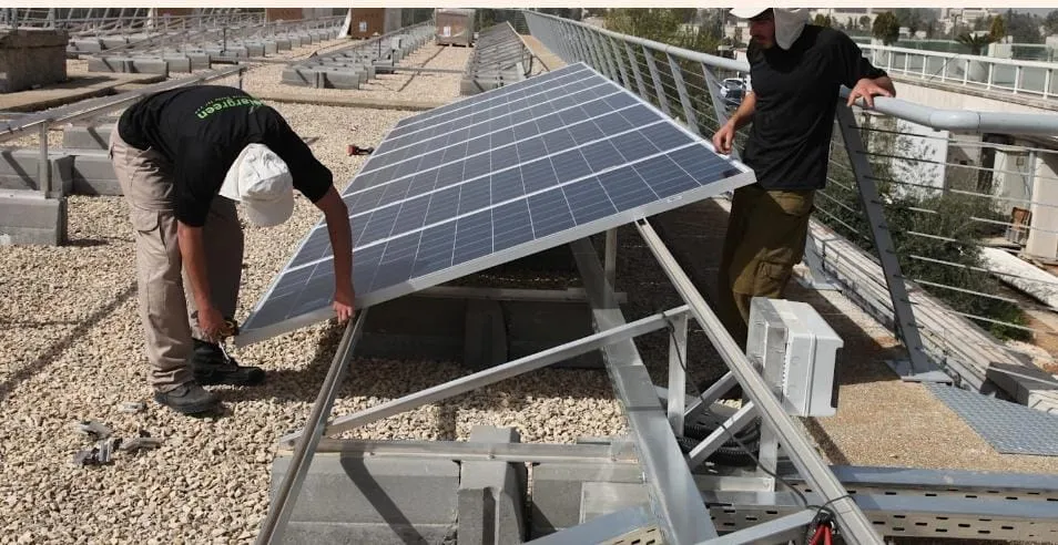 פאנלים סולאריים בכנסת