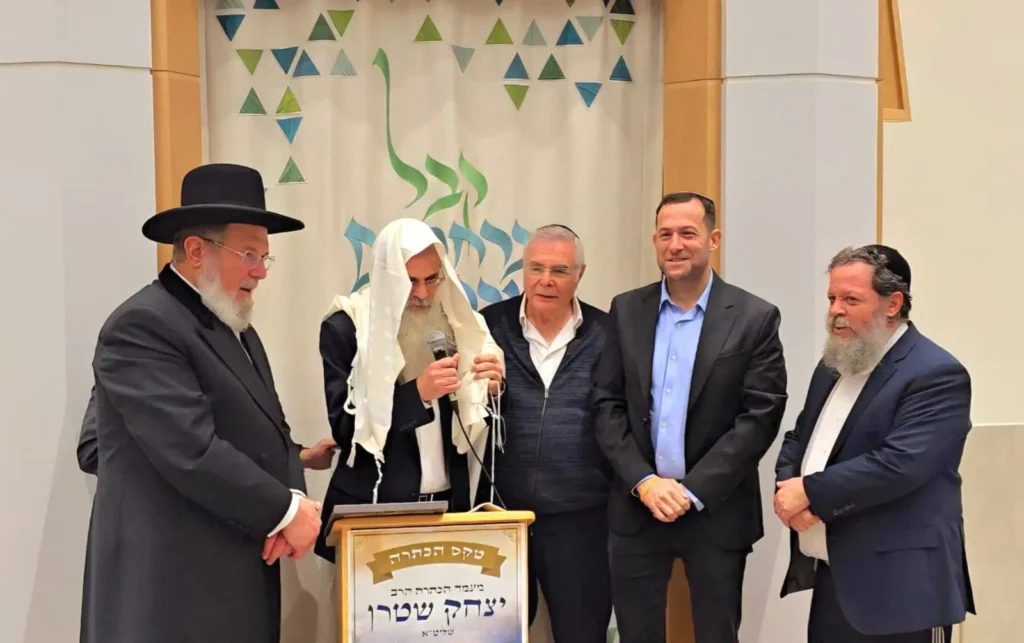 הכתרת הרב שטרן לרב היישוב טל מנשה