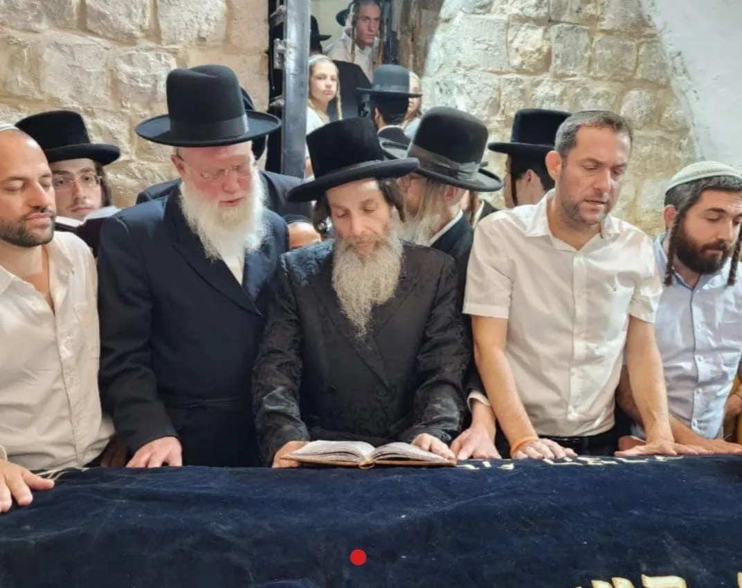 לראשונה מזה 25 שנה: תפילת שחרית בקבר יוסף בשכם