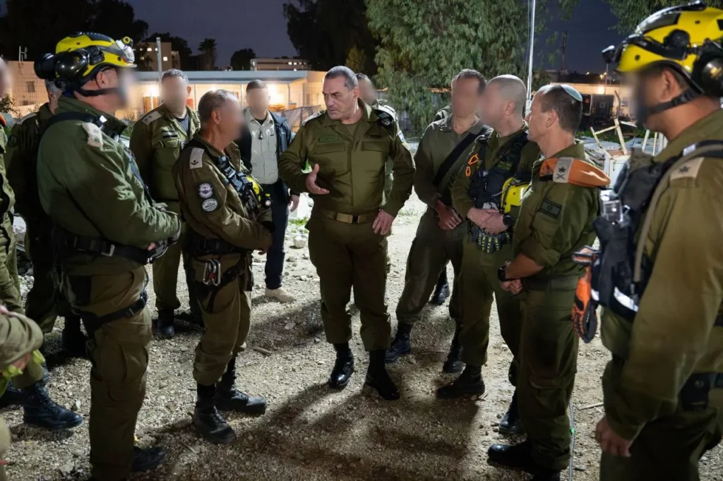 הרמטכל עם חיילי צהל