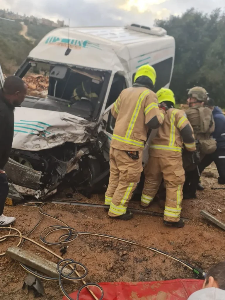 תיעוד חילוץ הילדים חולצו מרכב הסעות