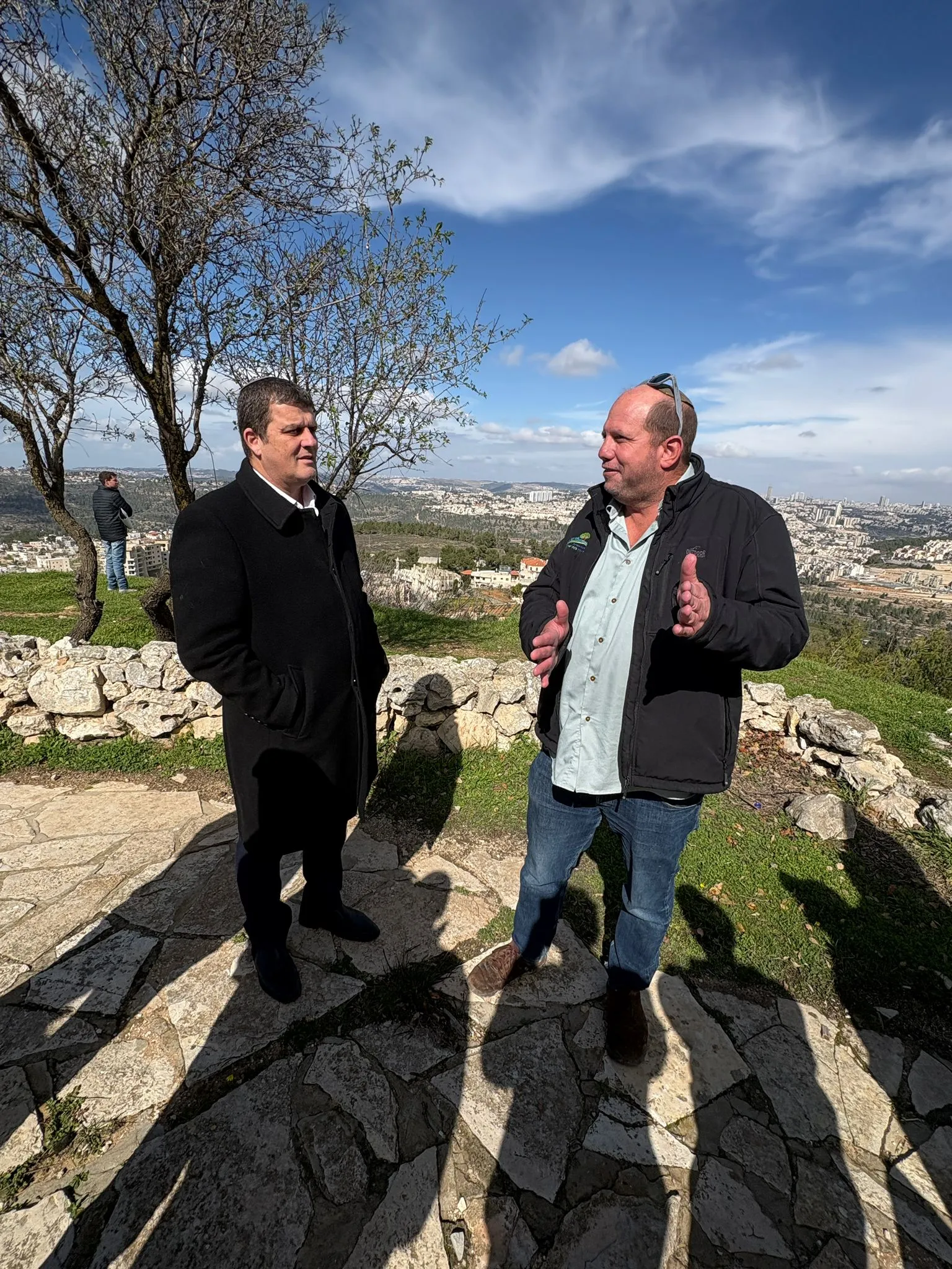 עמית הלוי עם ראש מועצת גוש עציון בסיור