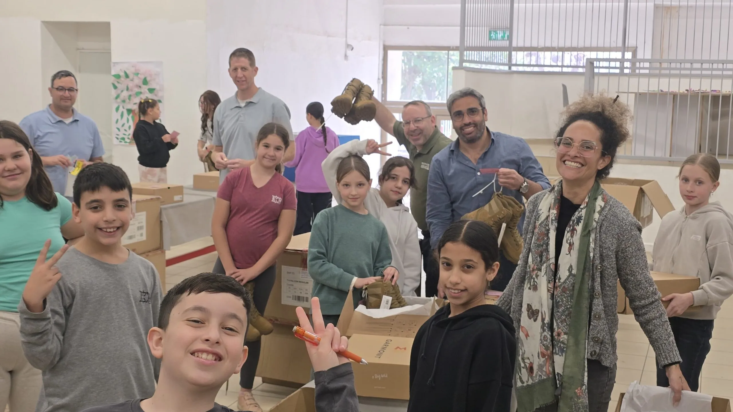 ראש העיר עם בני הנוער 