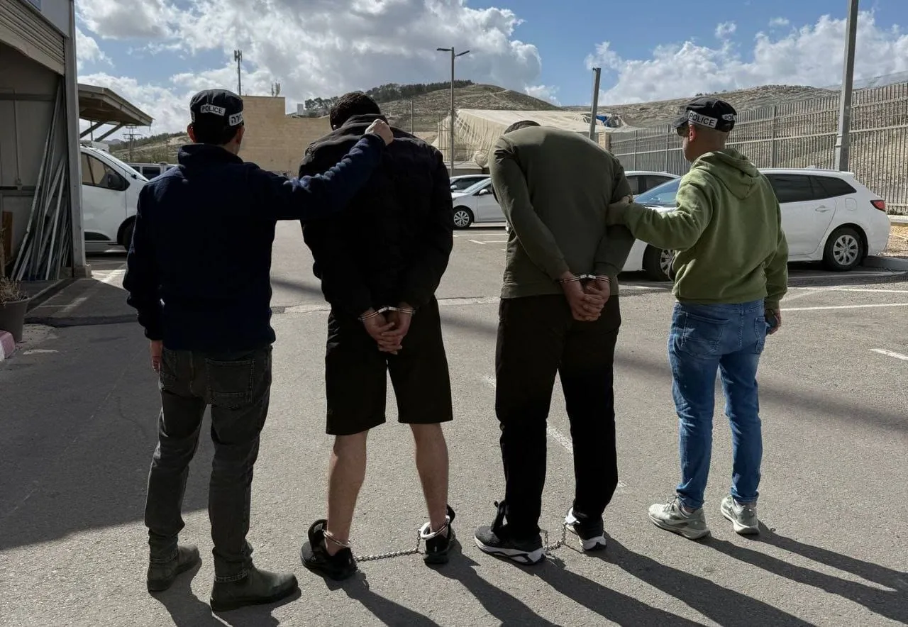 תיעוד החשודים שנעצרו ע״י השוטרים