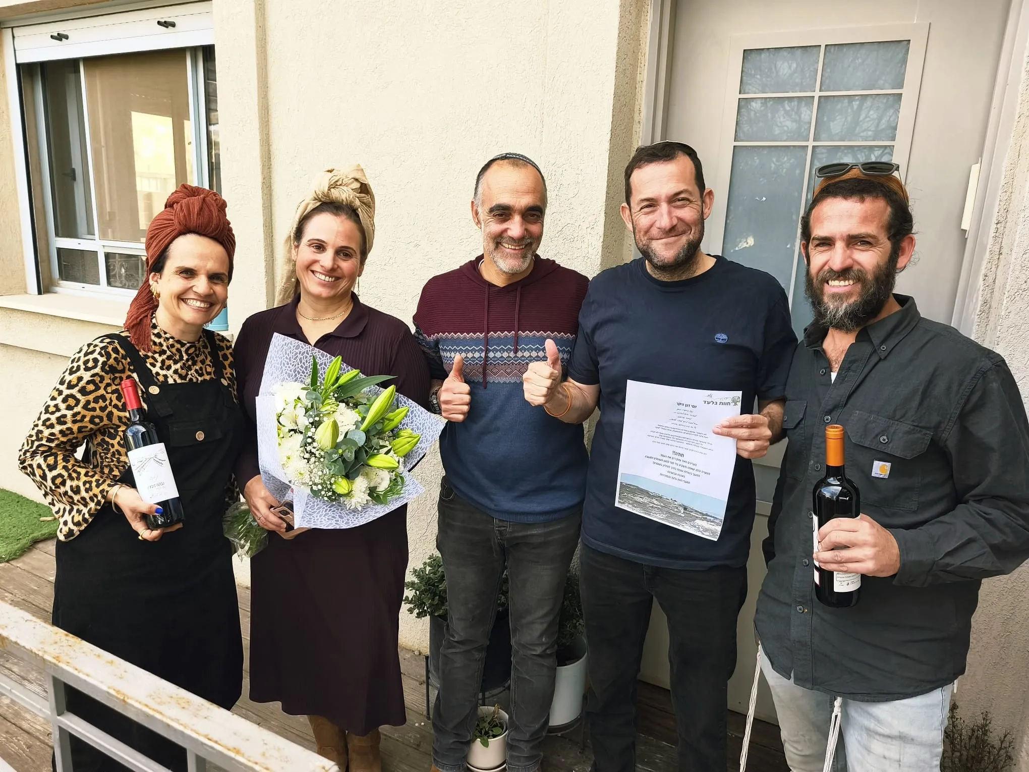 יוסי דגן במפגש עם מייסדי הישוב חוות גלעד