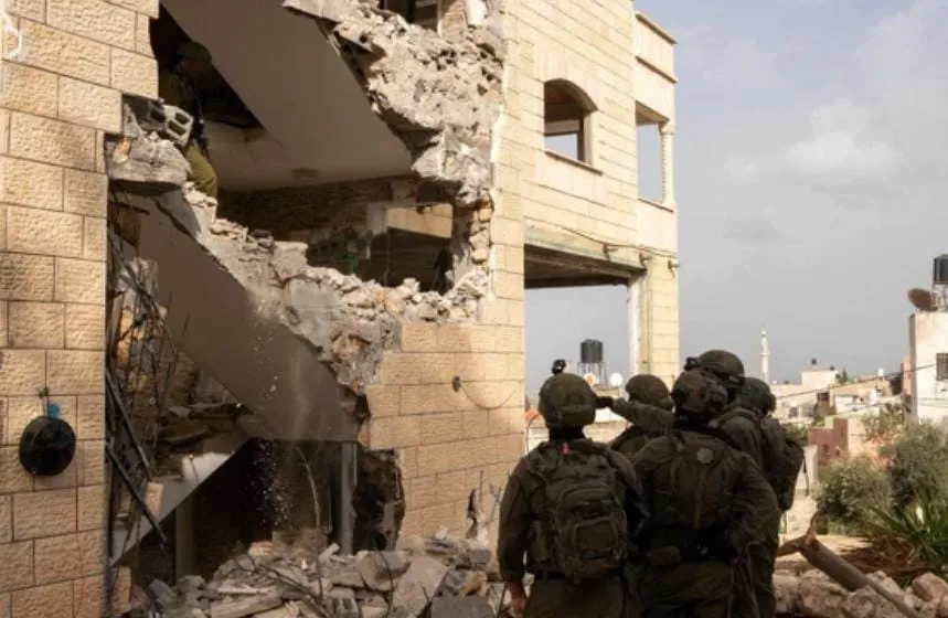 כוחות צה''ל הורסים את בית המחבל