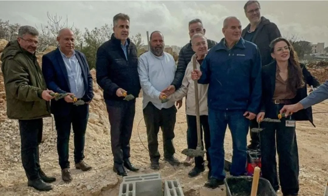 ראש מועצת קרית ארבע בסיור עם שר האנרגיה אלי כהן