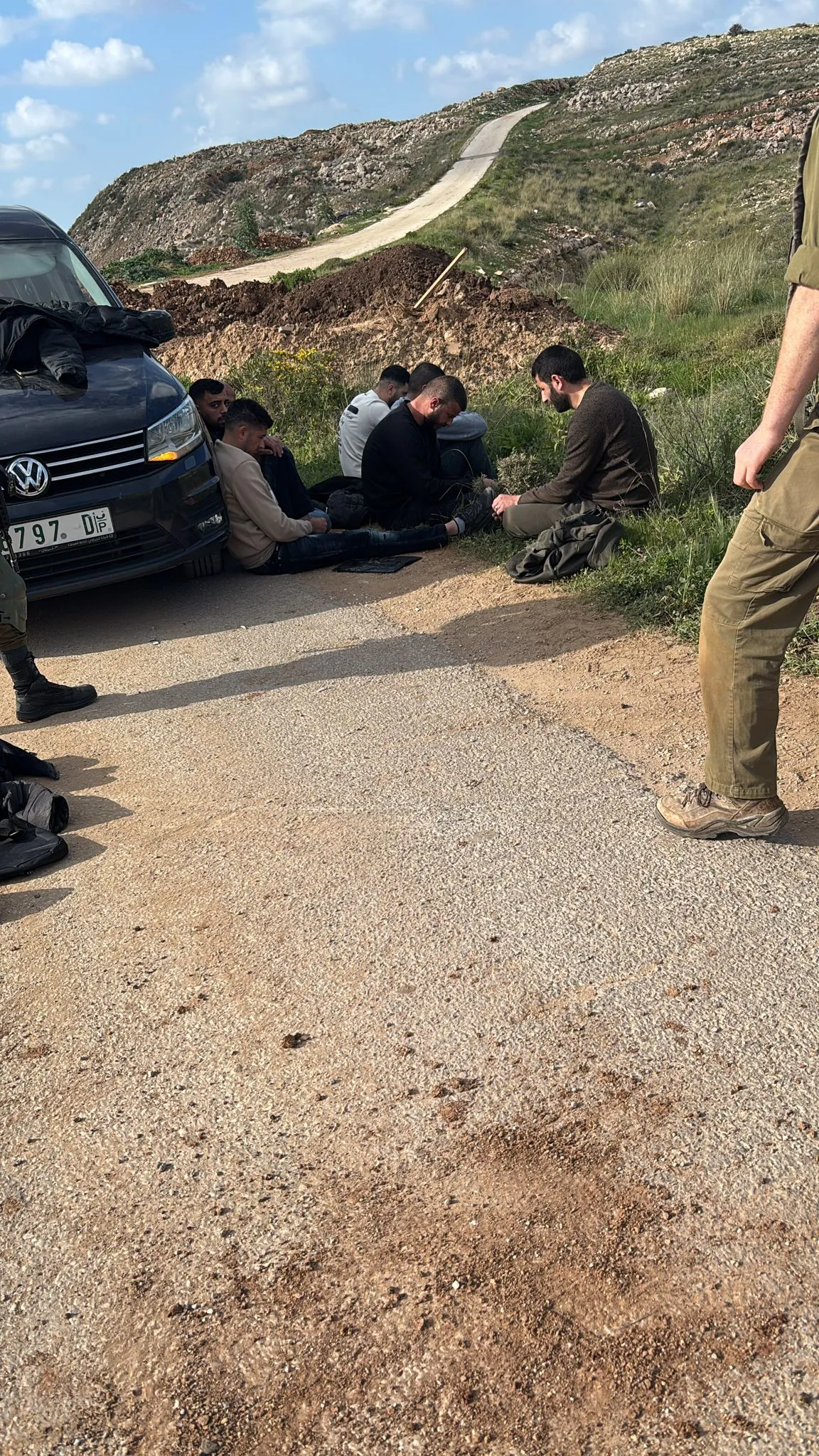 טיול ממעצר החשודים שנתפסו בזכות תושבי החווה