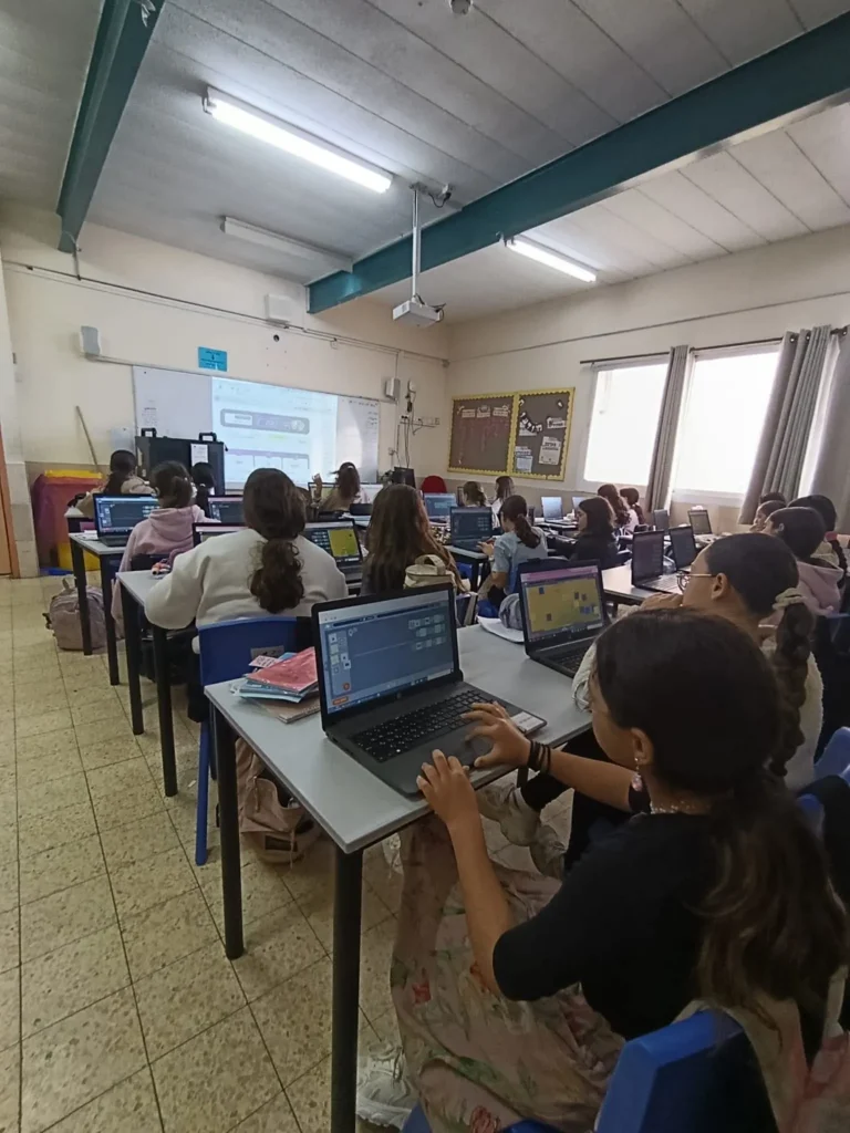 תלמידות בית הספר לפידים בקרני שומרון