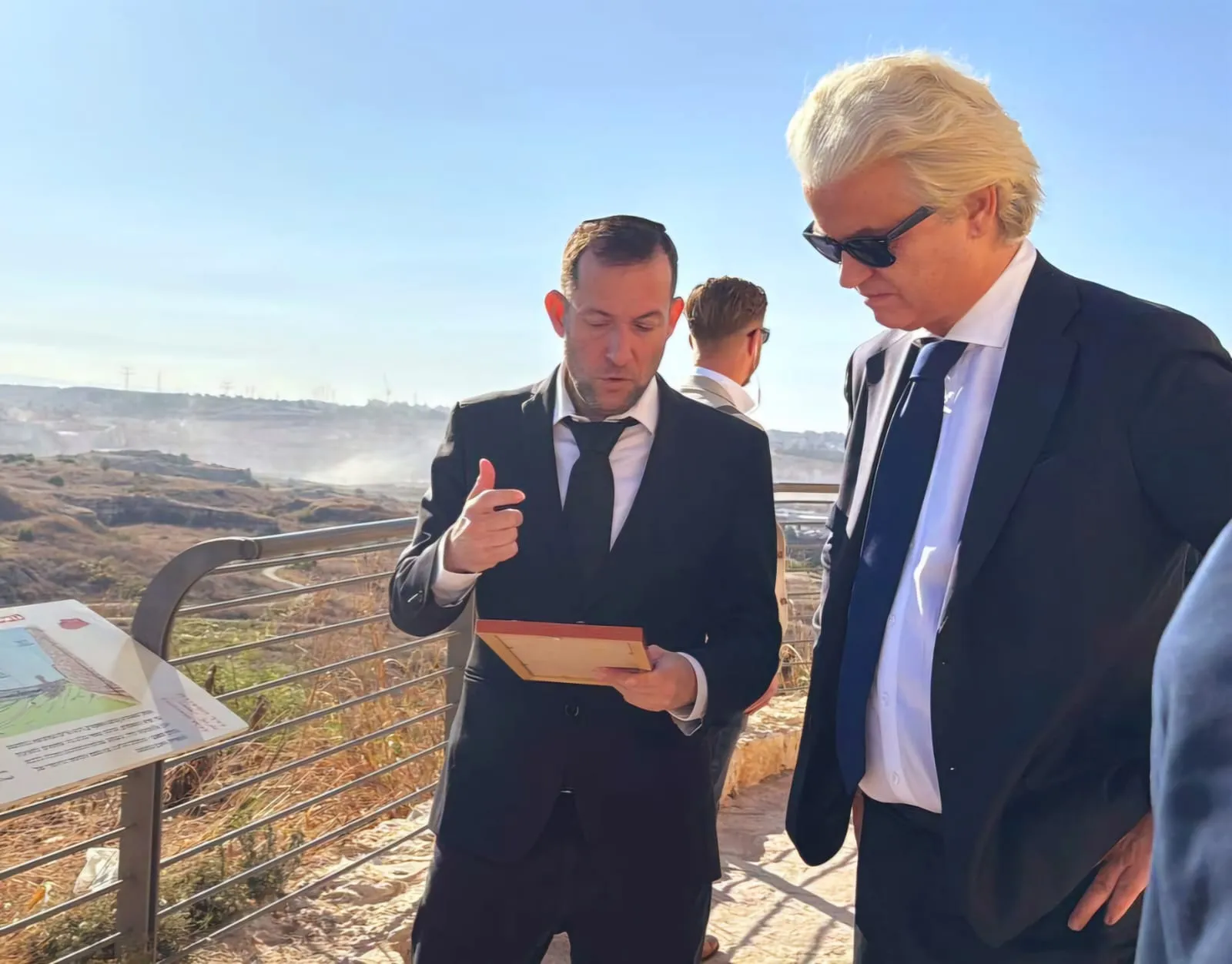 מנהיג הימין ההולנדי במפגש עם ראש מועצת שומרון יוסי דגן