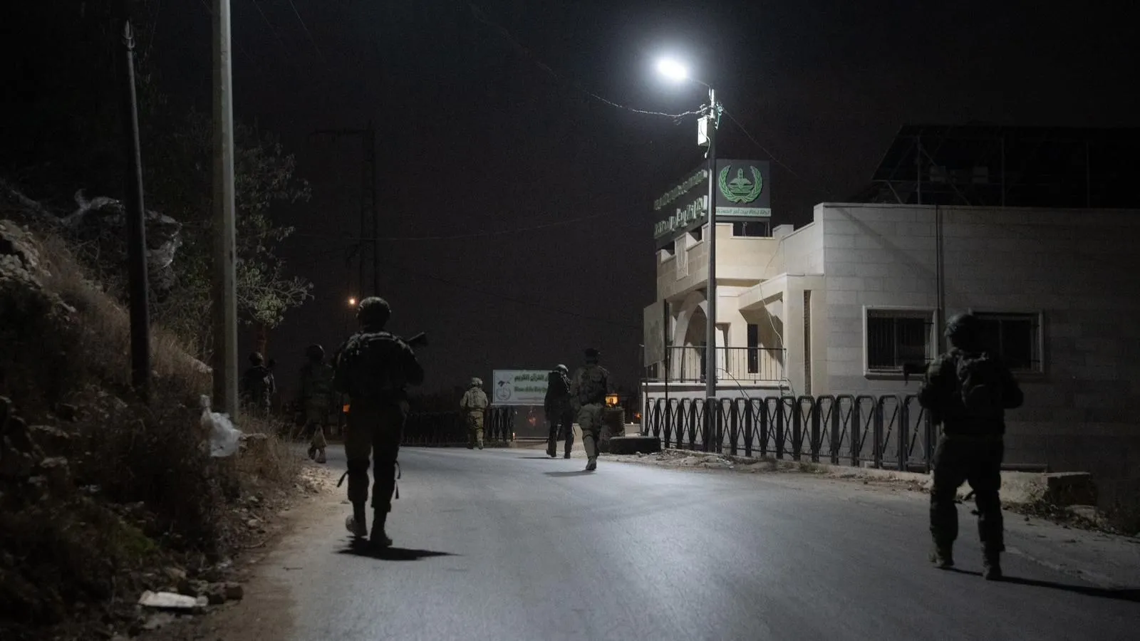 כוחות צהל בפעילות בכפרים באזור גוש עציון