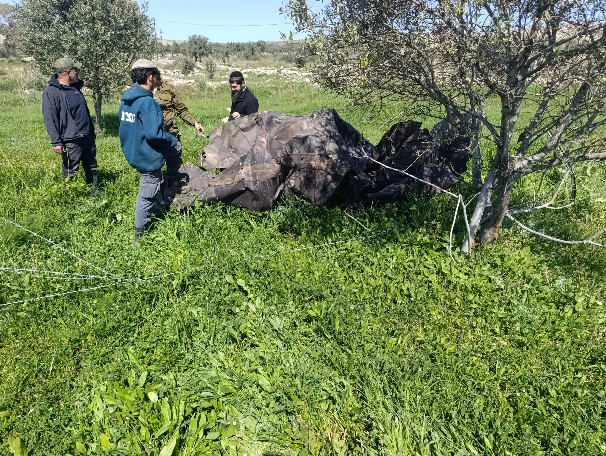 תיעוד: רסיסי ענק התרסקו בחווה בבנימין