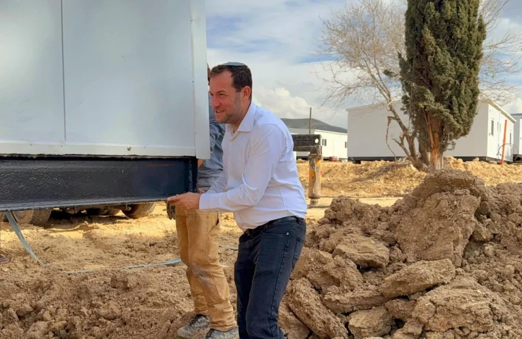 יוסי דגן חוזר לביתו בשא-נור