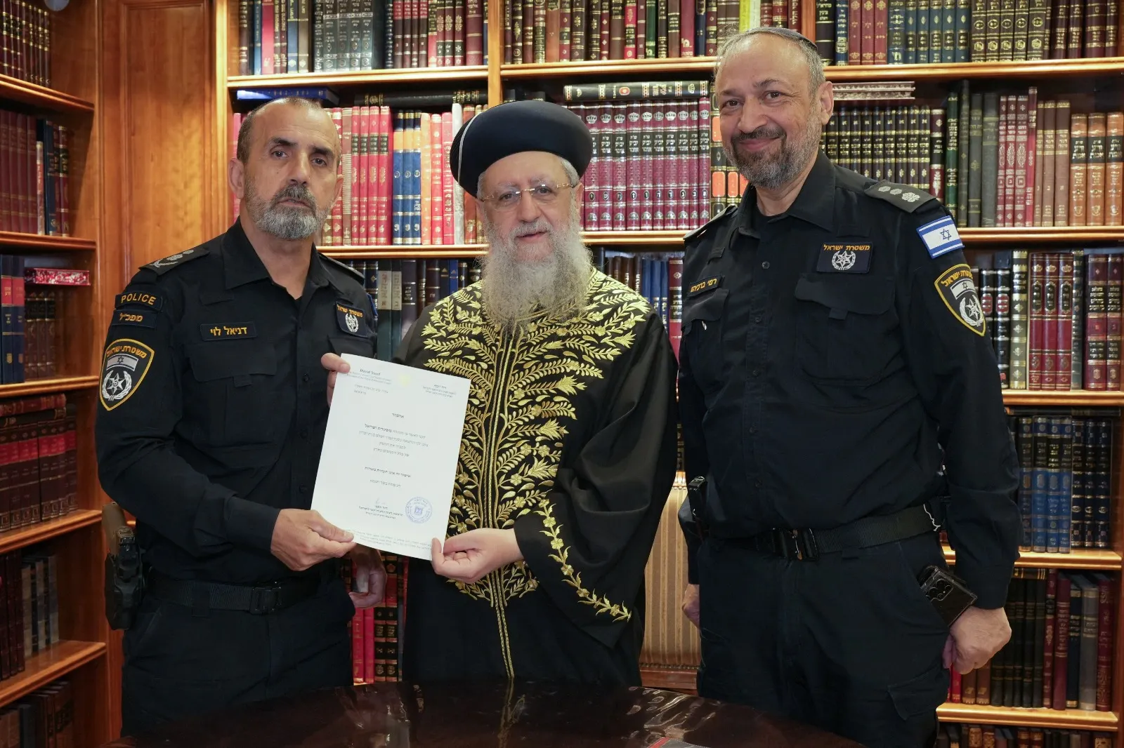 ​המפכ"ל והרב המשטרתי במכירת החמץ אצל מרן הראשל"צ