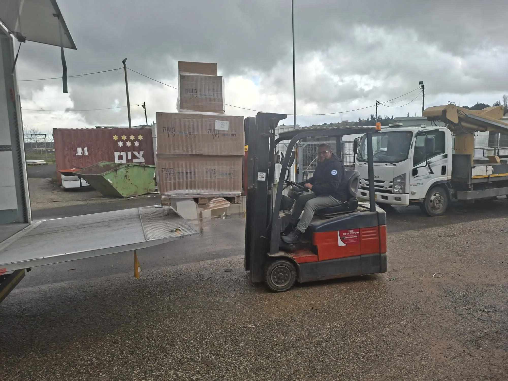 סלי מזון בשווי של רבע מיליון שקל חולקו בבנימין