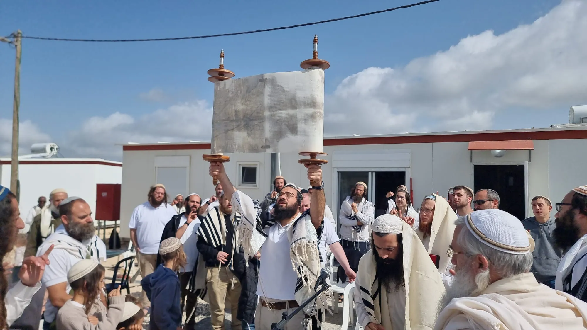 אלפים חגגו את חג הפסח בהתיישבות המתחדשת בחומש