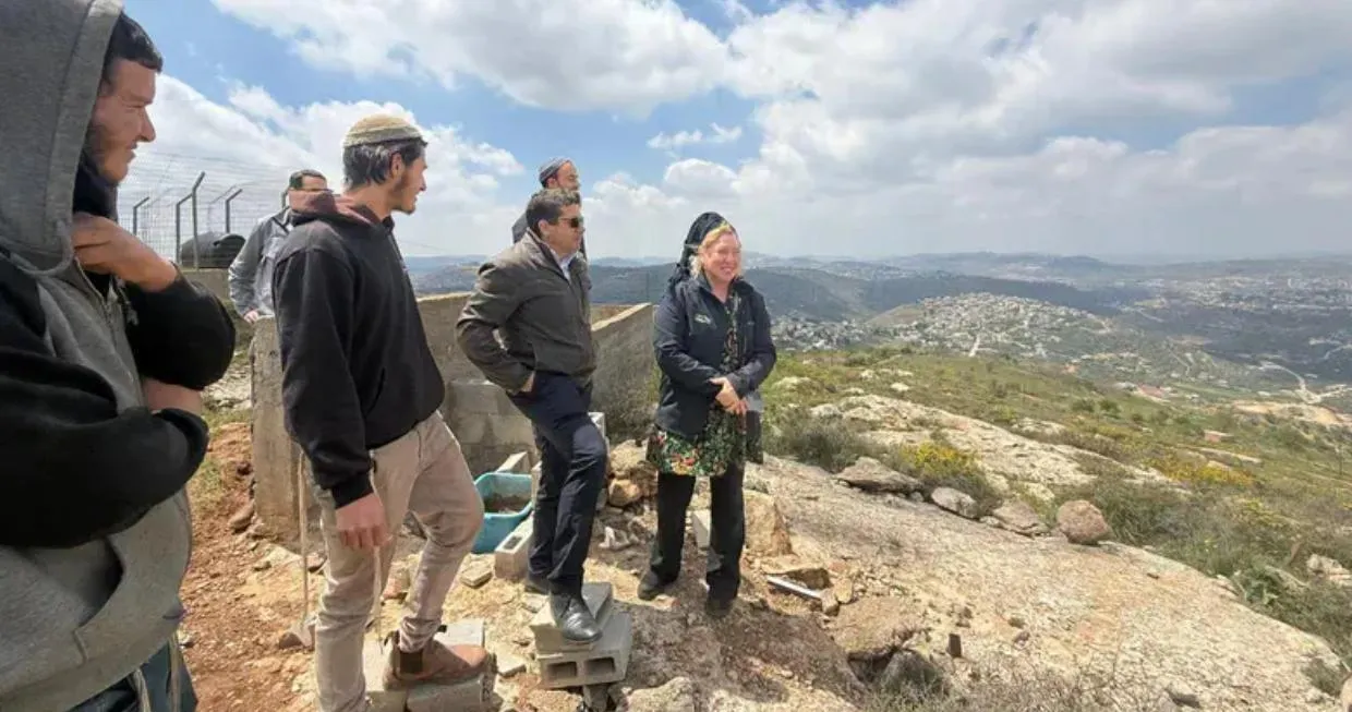 ​"הקונספציה מתה": המסר של השר שיקלי למתיישבים בחוות