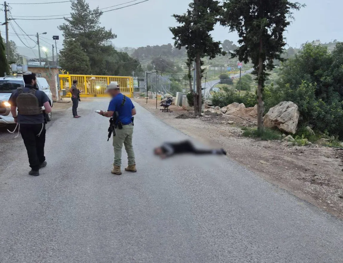 המחבל הסתער עם סכין שלופה - זה מה שחיכה לו בשער היישוב