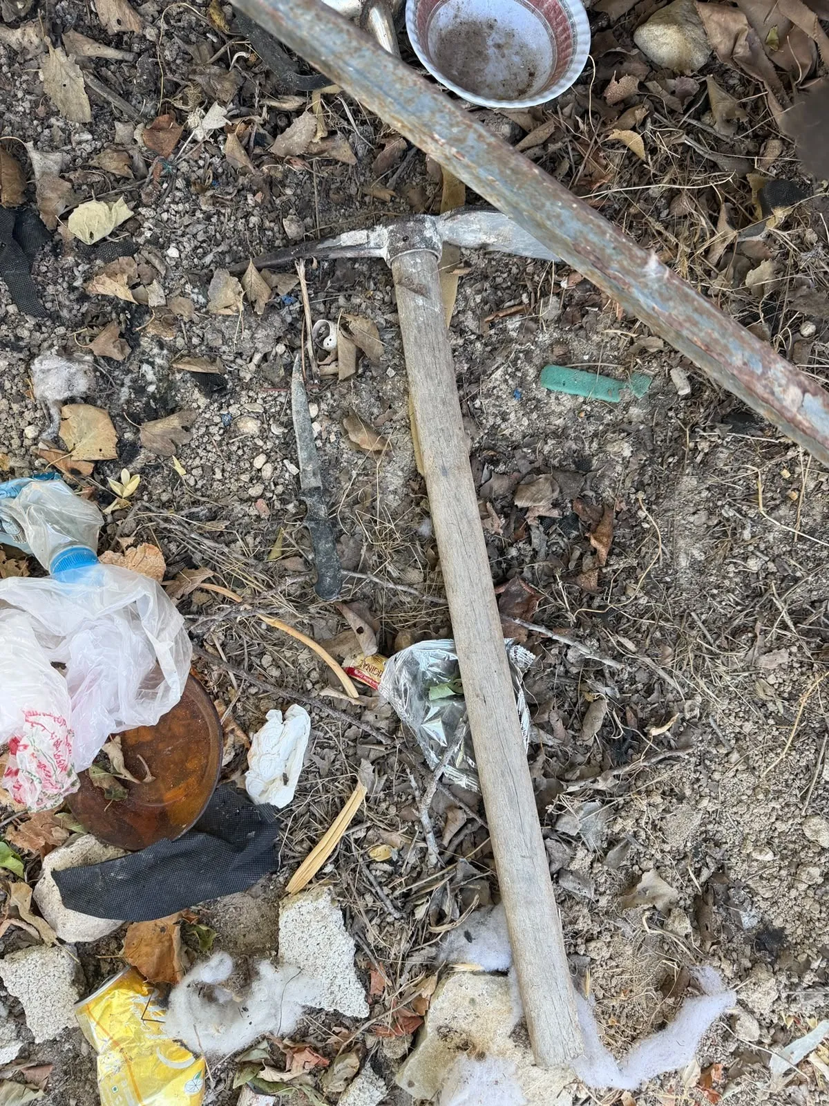 מצבור הסכינים שנתפסו בחווה 
