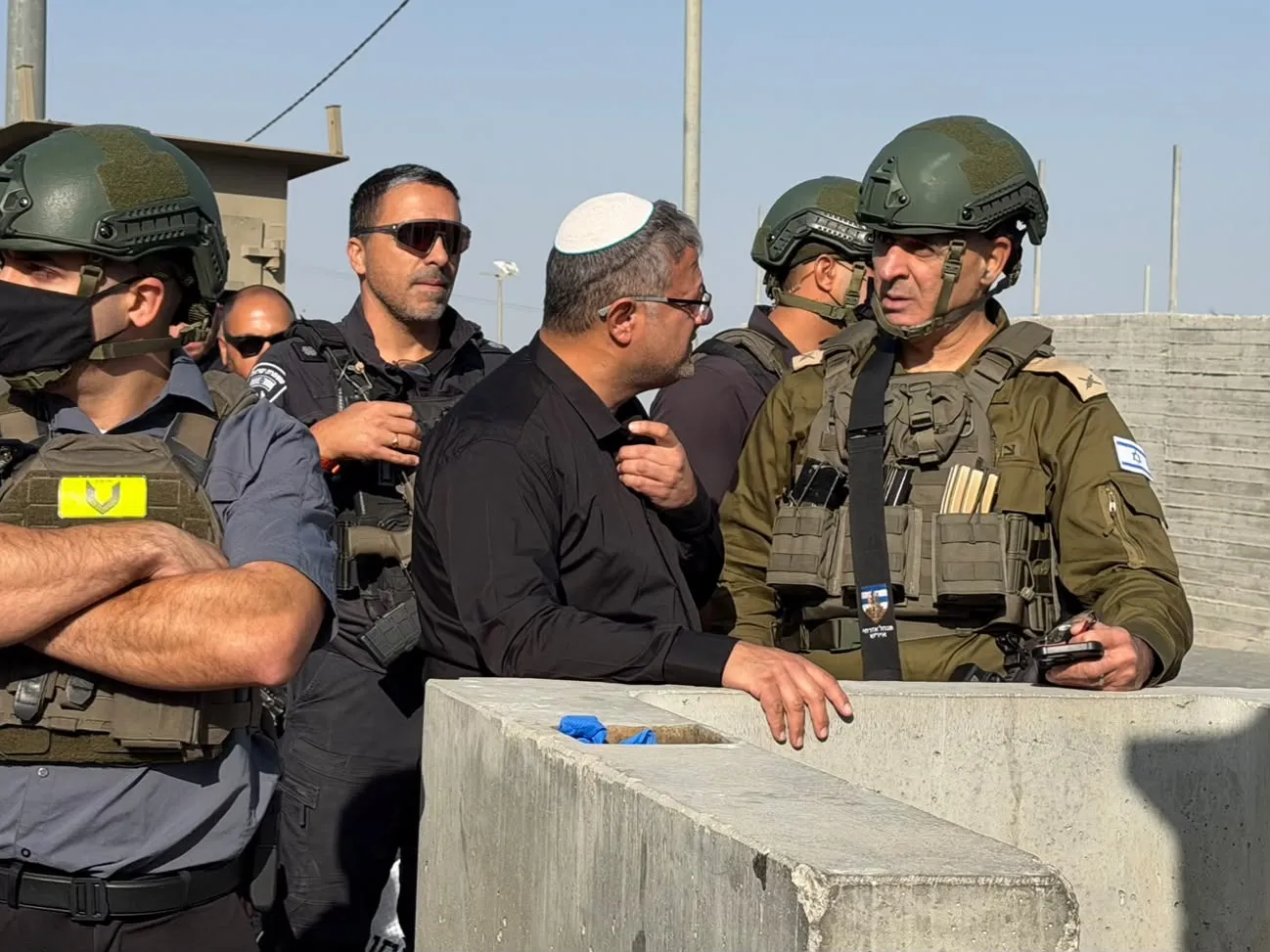 השר בן גביר בזירת הפיגוע