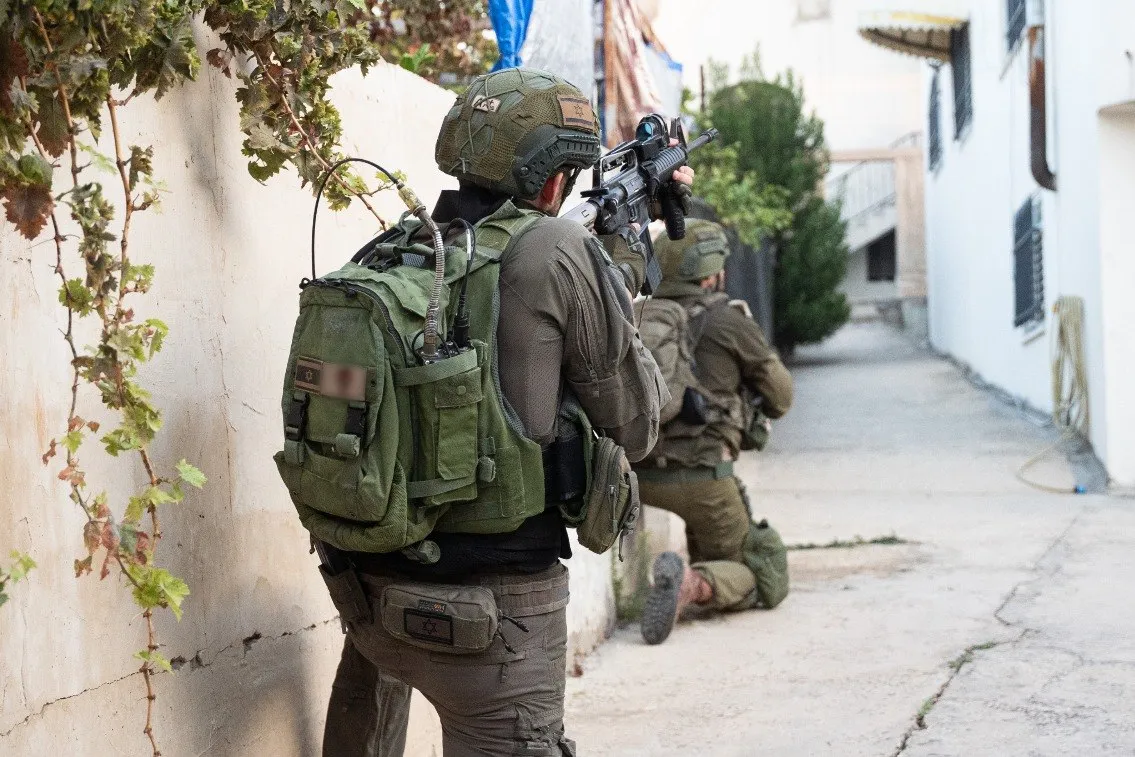 כוחות הביטחון החלו במבצע נרחב באזור חברון בתגובה לפיגוע הקשה