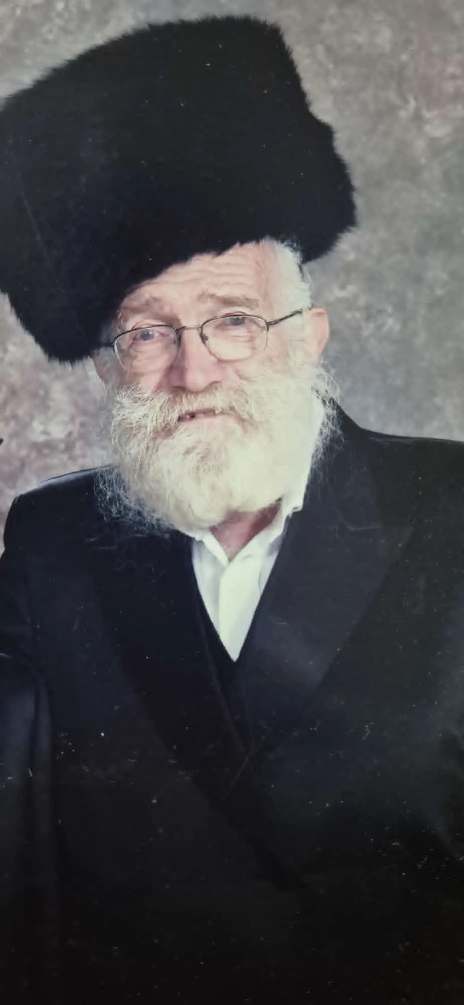 רוכשים חנוכיות לקראת חנוכה