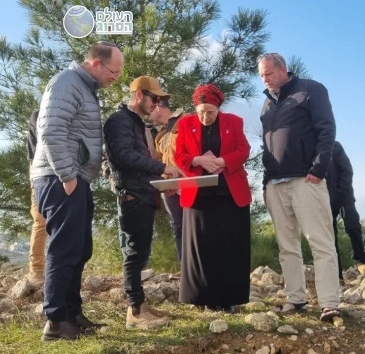 השרה סטרוק בסיור עם ראש מועצת גוש עציון בחווה