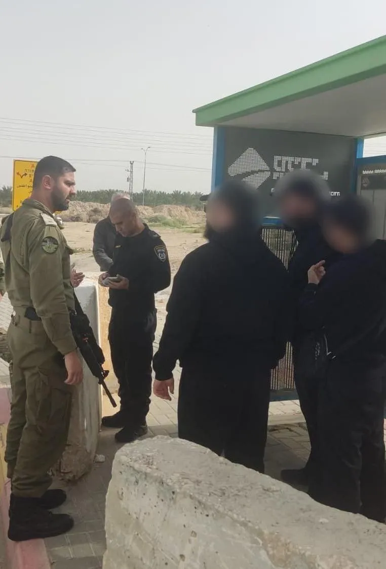 שוטרי מחוז ש"י חילצו 4 בני אדם מירחו