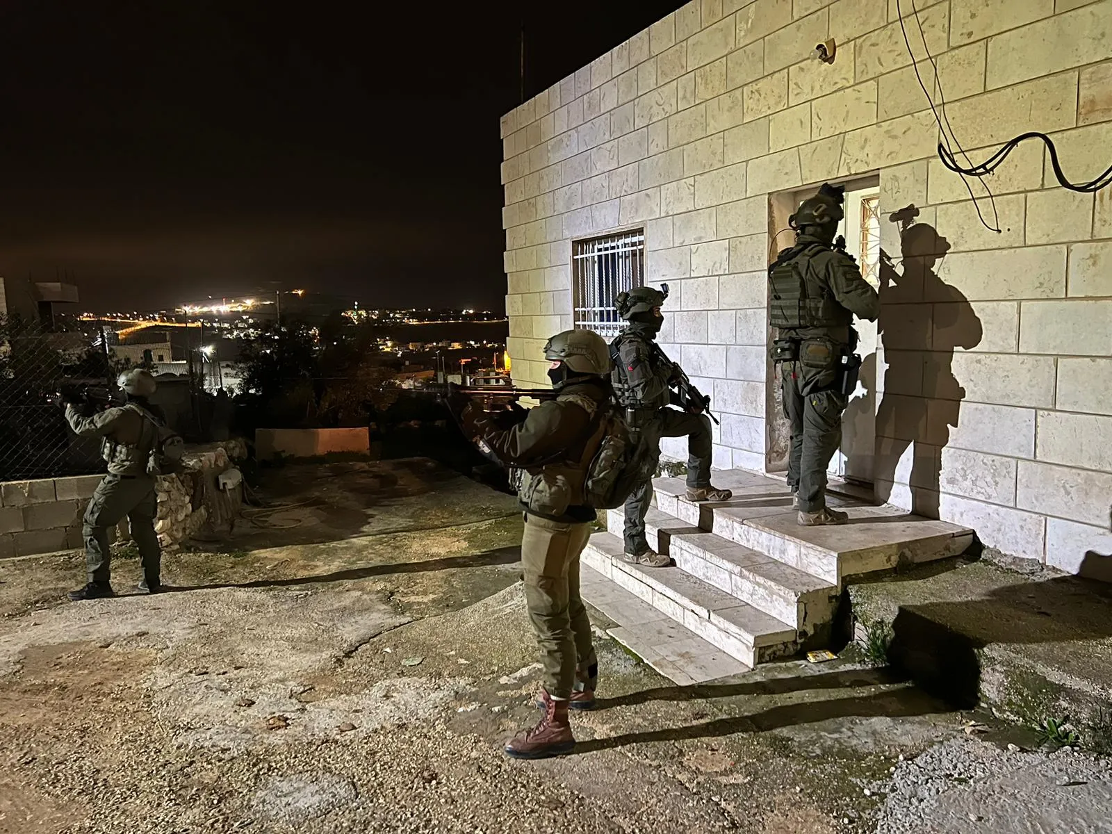המלחמה בטרור - מבצע לילי נרחב בכפר חרמלה, הוטל כתר על האזור