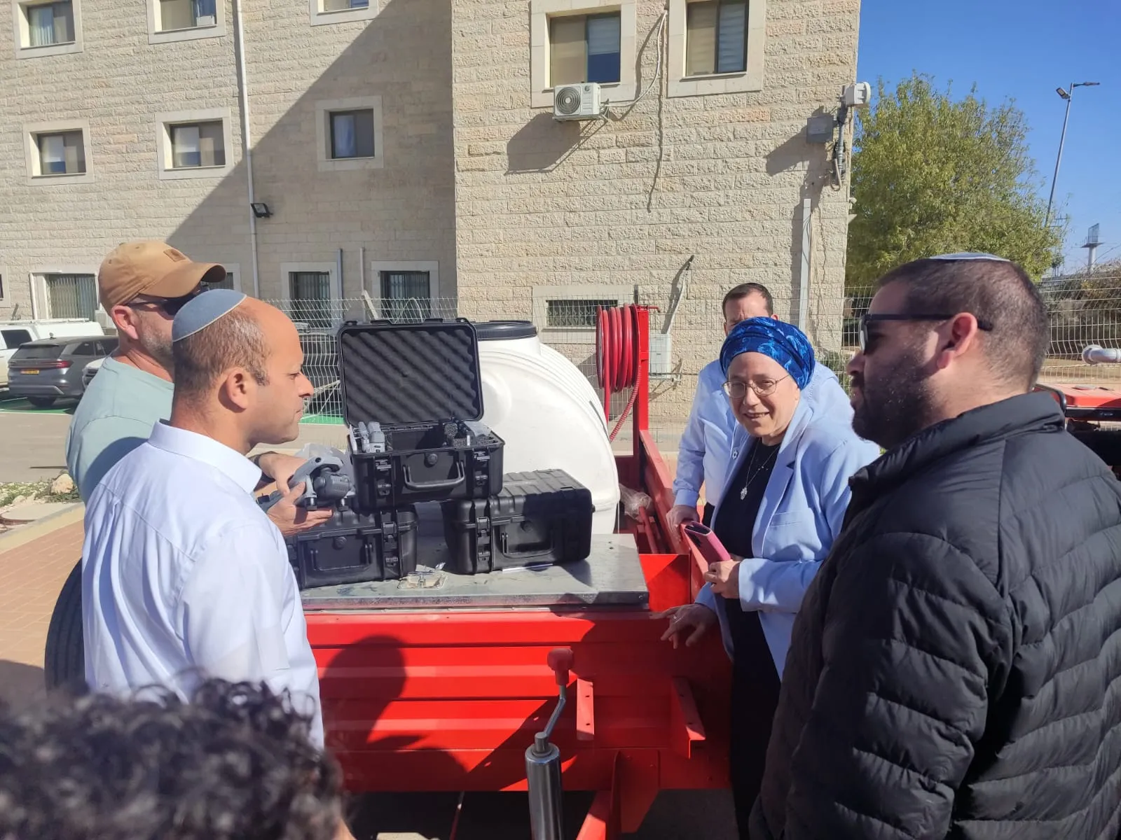 ציוד ביטחוני חולק לאנשי החוות בהר חברון
