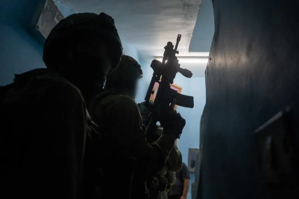 צפו: לוחמי דובדבן עוצרים מחבל בלב הקסבה של שכם