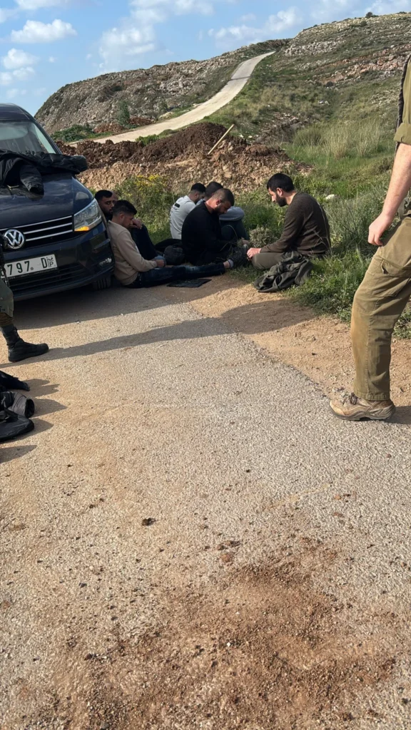 טיול ממעצר החשודים שנתפסו בזכות תושבי החווה