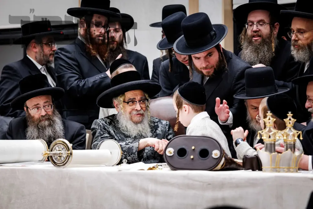 'בֹּאוּ שְׁעָרָיו בְּתוֹדָה': מעמד חנוכת הבית והכנסת ס"ת לביהמ"ד החדש 'לב אהרן' סאטמאר במאנסי