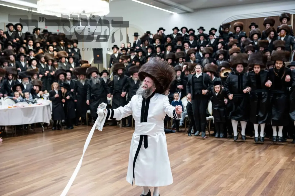 'וְ֭גִילוּ צַדִּיקִ֑ים': שמחת החתונה בבית קרעטשניף סיגעט וויליאמסבורג -האניפאלי -נדבורנא לינסק -נאפקאר