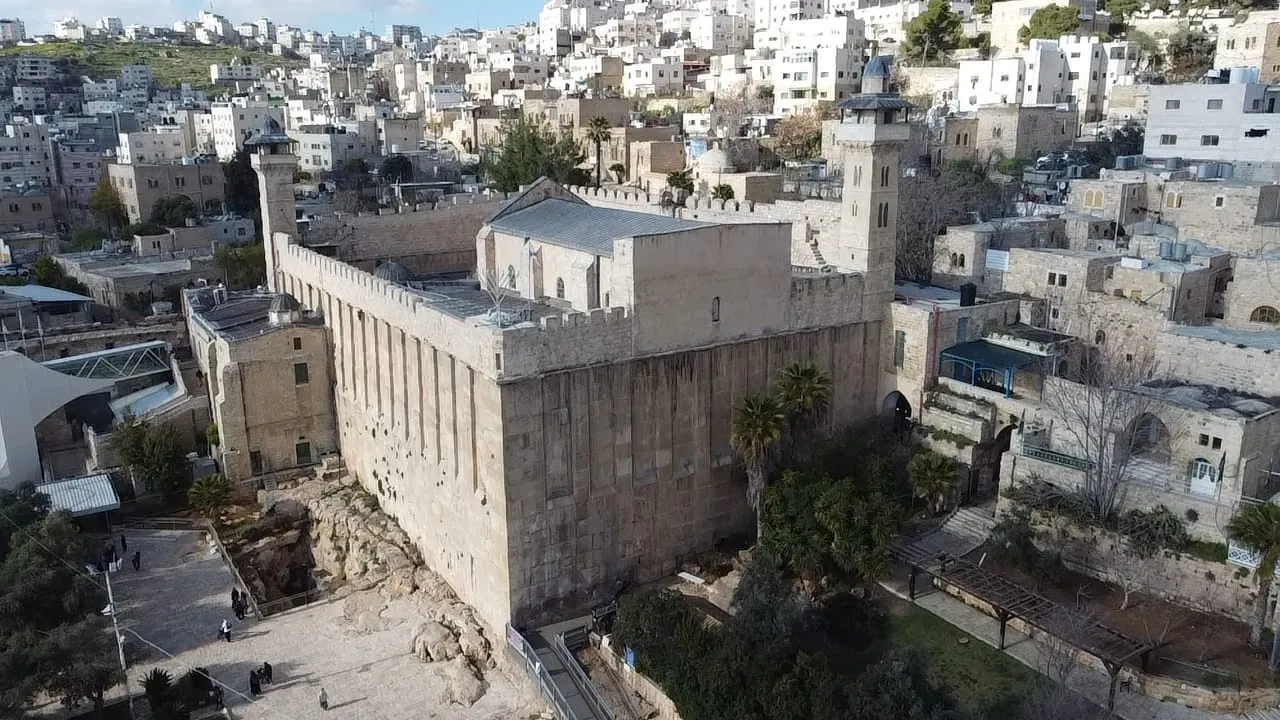 הדלקה מרכזית בליל ל"ג בעומר במערת המכפלה
