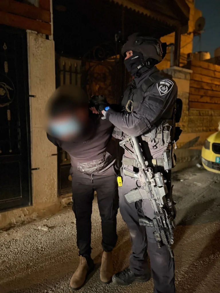 תיעוד מעצרו של החשוד על ידי לוחמי יס"מ 'חץ יהודה' לפנות בוקר