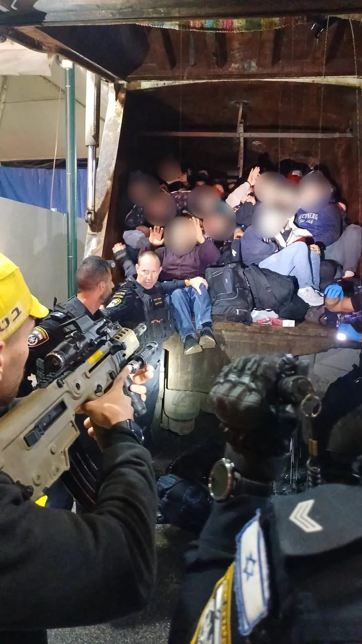 השוטרים עוצרים את ניסיון ההסתננות