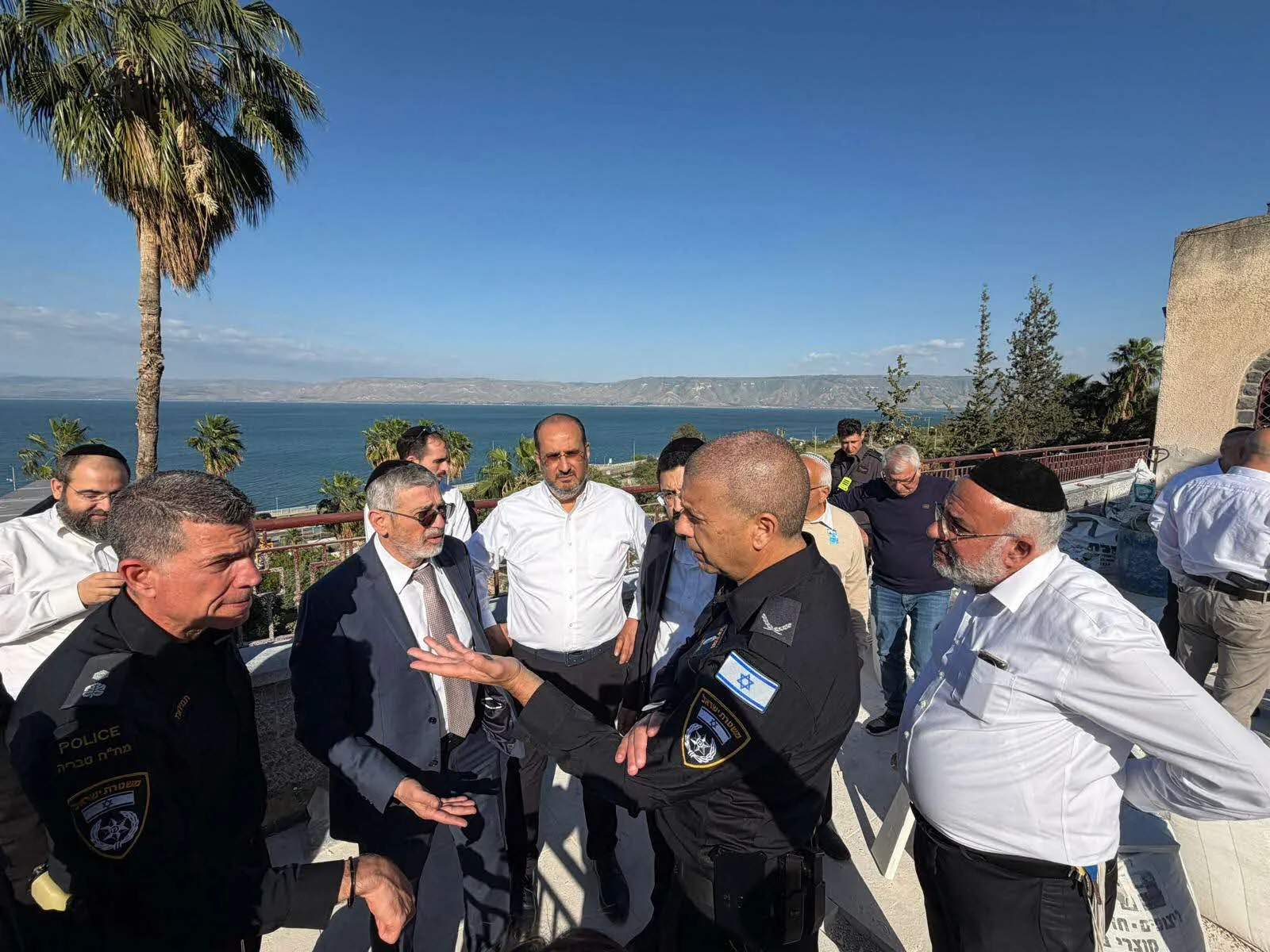 בכירי המשרד בסיור בקבר רבי מאיר בעל הנס