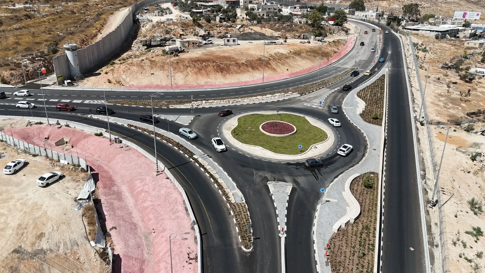 סוף לפקקים בחיזמא: החלו העבודות להקמת רמזור בצומת