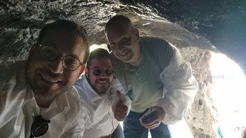 שתי מועצות, מערה אחת: הקרב על מערת הרשב"י
