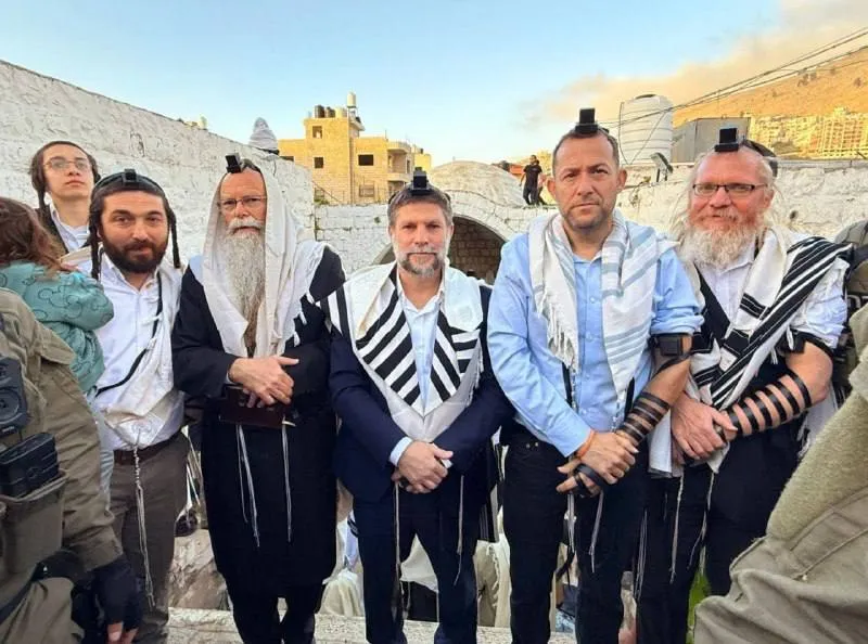 חלאקה לנכדו של הרב הלל ליברמן הי"ד במקום בו נרצח סבו
