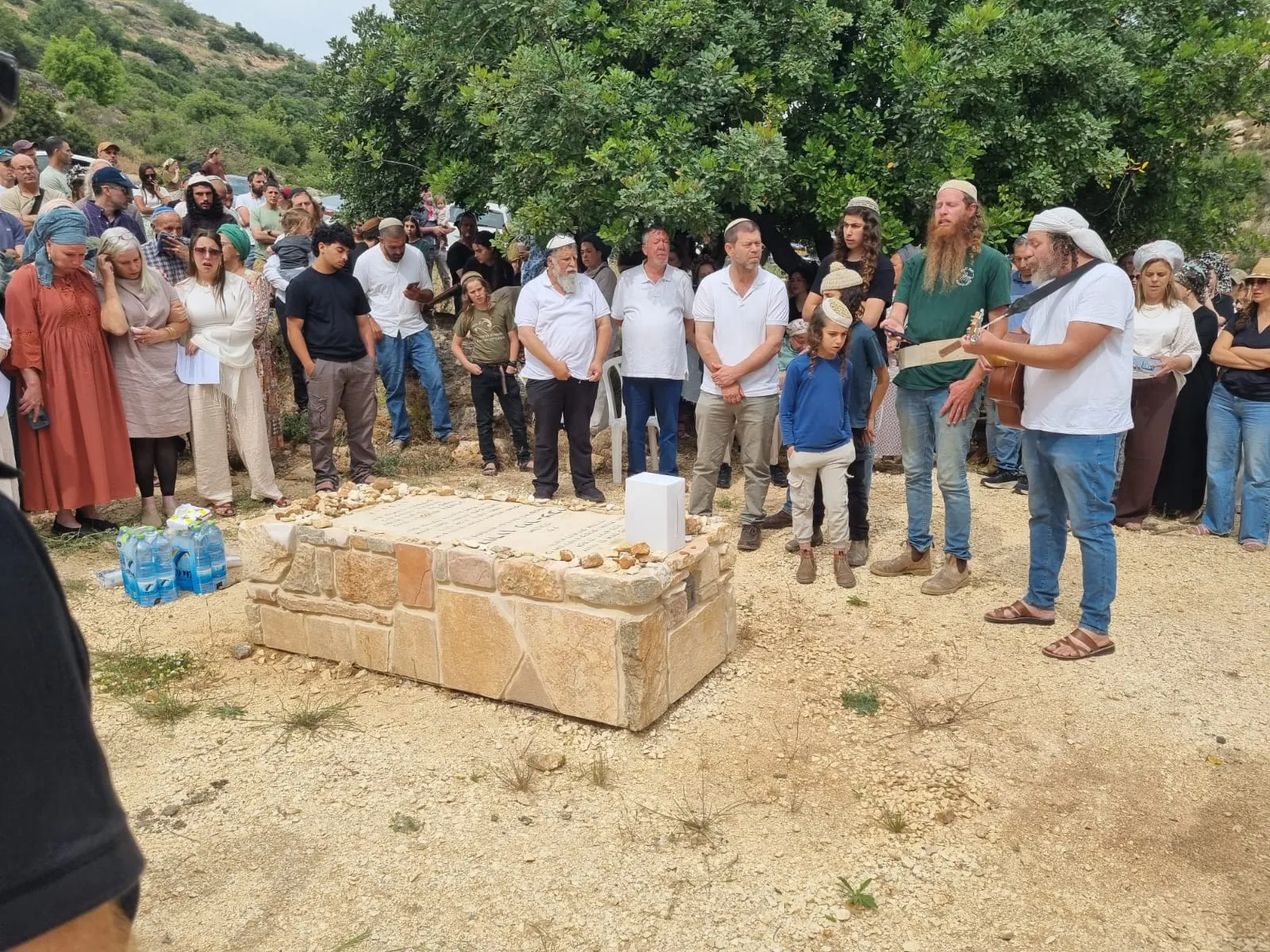 האזכרה של עורך דין דורון ניר צבי ביישוב חוות יאיר 