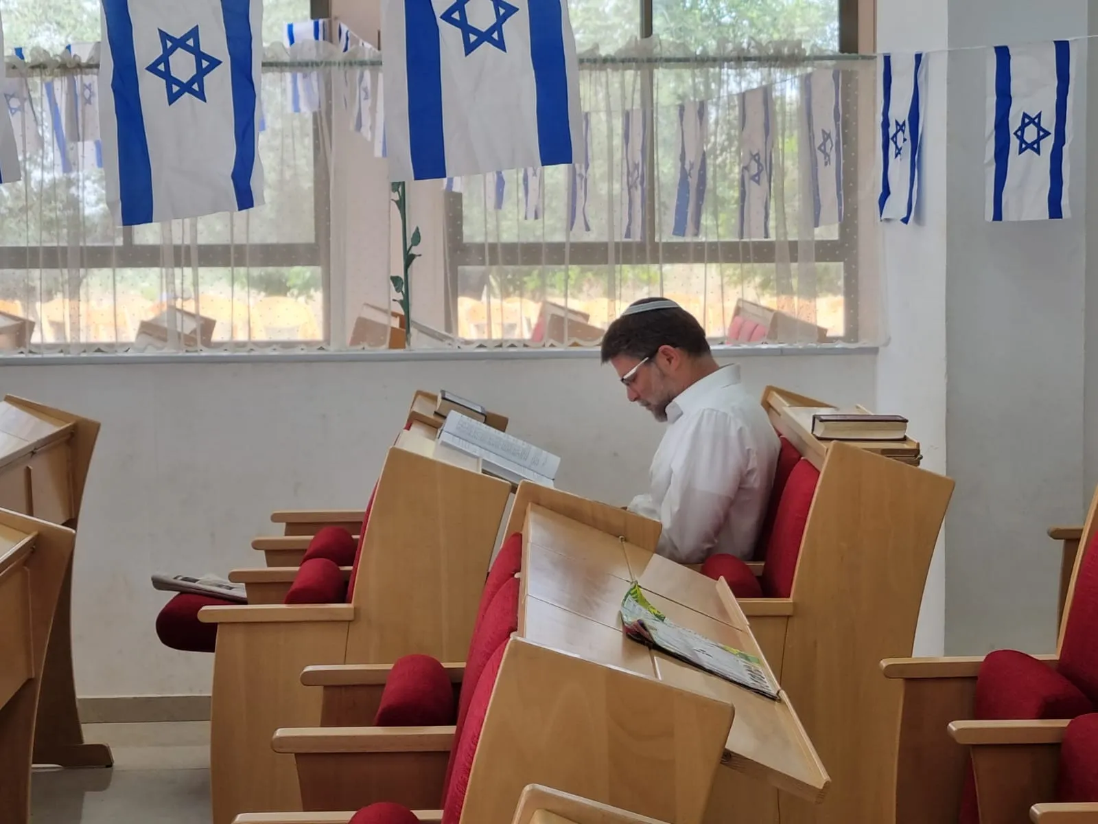 האזכרה של עורך דין דורון ניר צבי ביישוב חוות יאיר 