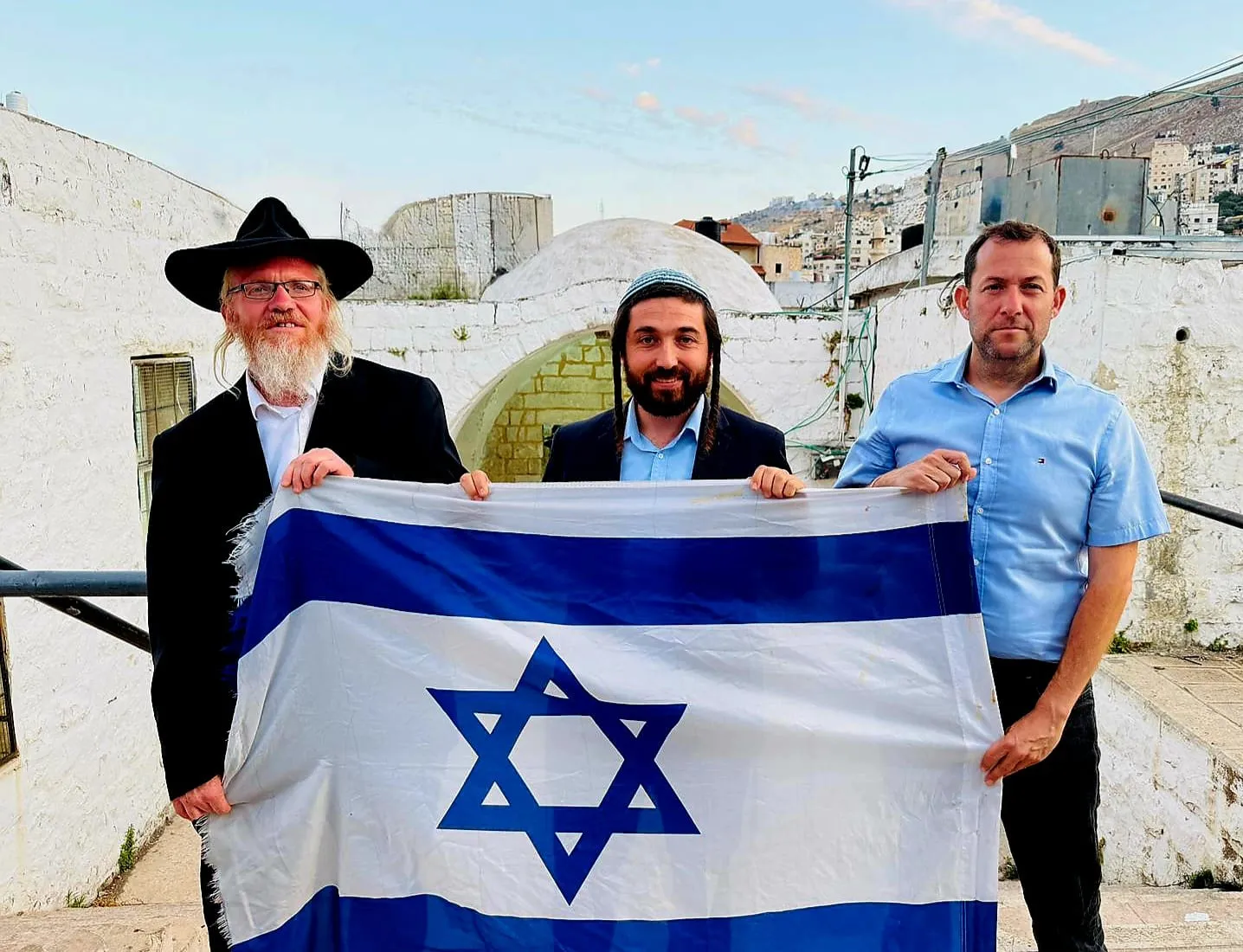לראשונה מזה 26 שנים: כניסה ותפילה בקבר יוסף לאור יום