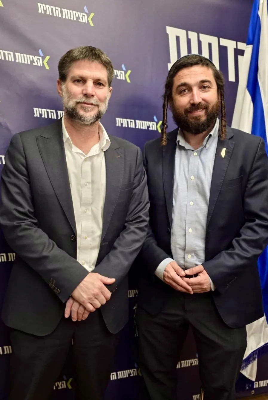 חבר הכנסת צבי סוכות עם יו