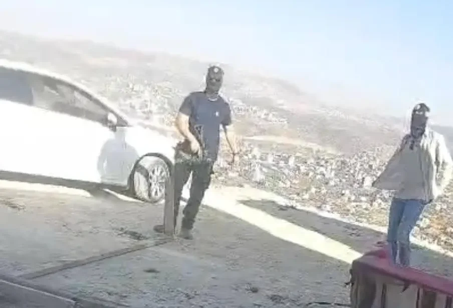אנשי שב"כ בפשיטה חריגה עם נשקים שלופים מול ילדים ביצהר