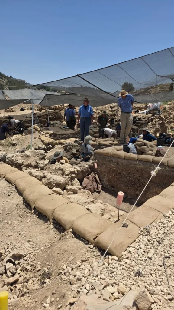 חשיפה בשילה הקדומה: כדים בני אלפי שנים נחשפו בשילה