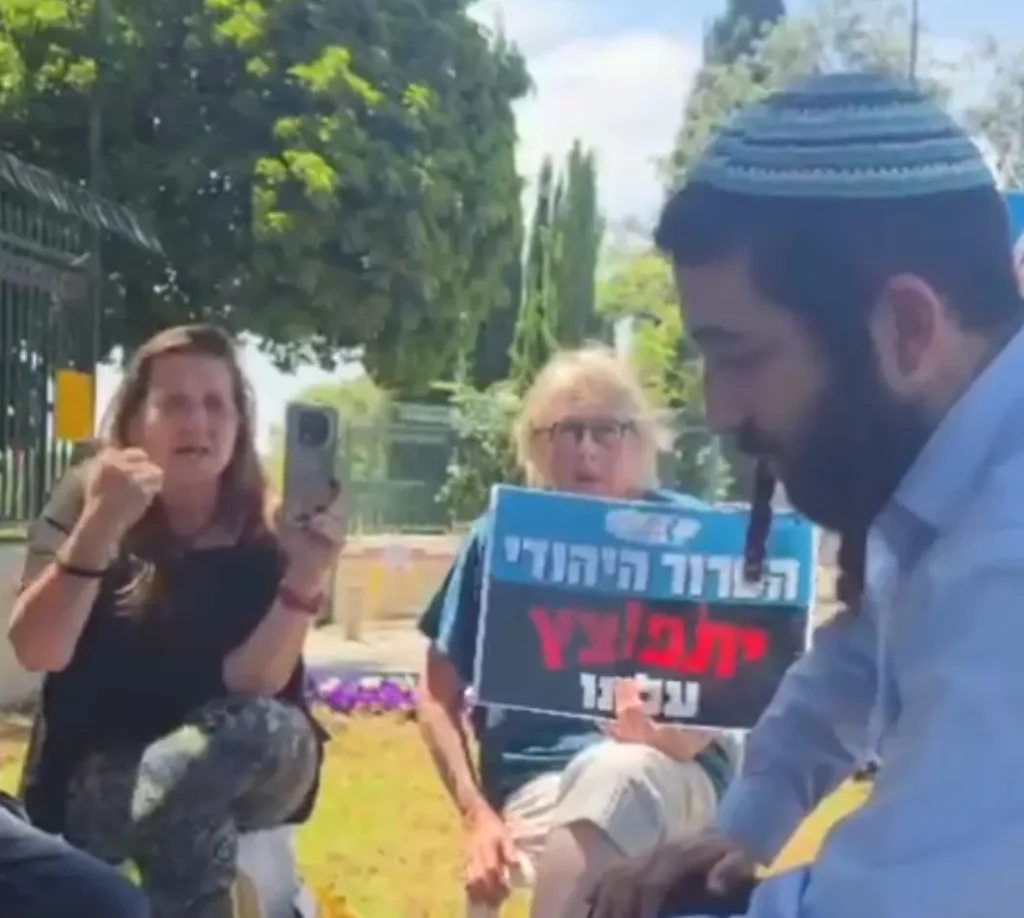 חבר הכנסת צבי סוכות הגיע להפגנת השמאל הקיצוני