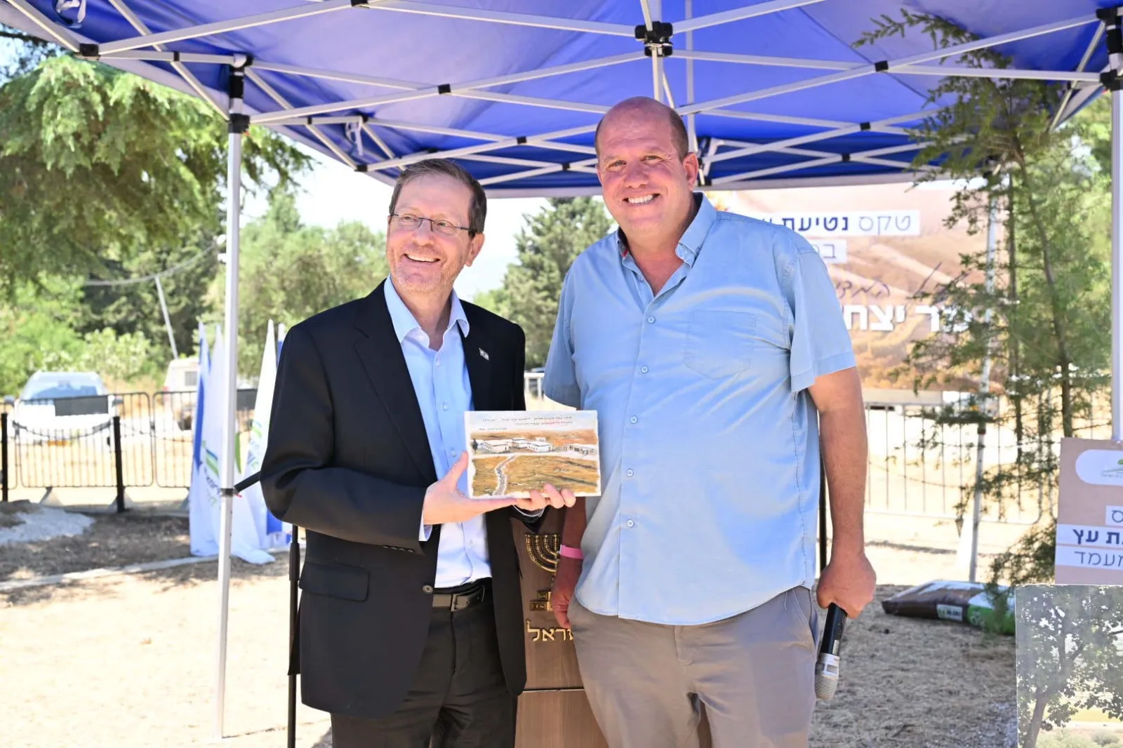 נשיא המדינה יצחק הרצוג בסיור בגוש עציון עם ראש המועצה ירון רוזנטל